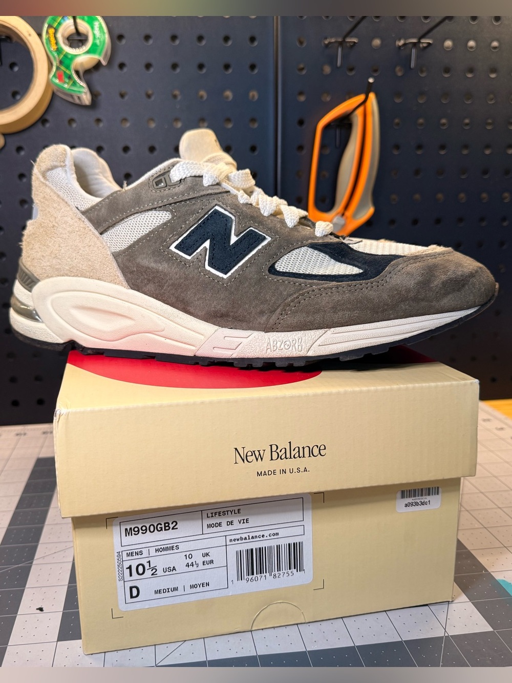 New Balance 990v2 Men’s 10.5 Olive Green and Tan